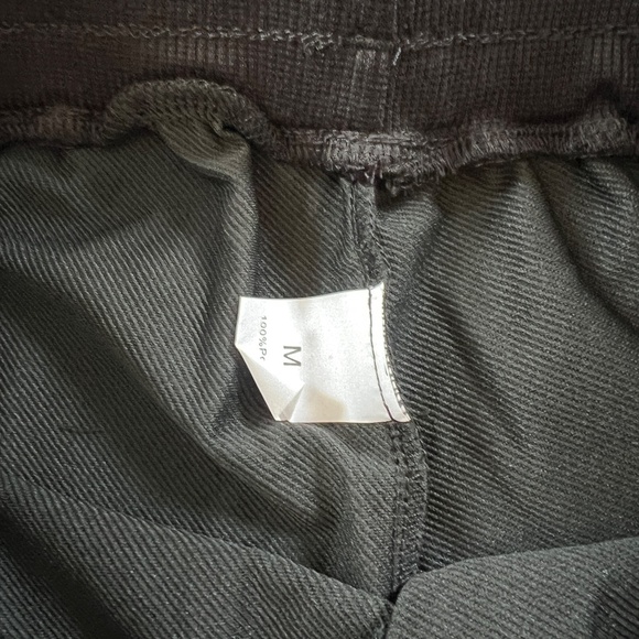 Set of 2 Men's 3/4 Jogger Pants Zipper Pockets Slim Fit Training Shorts Sz.M - Picture 5 of 8